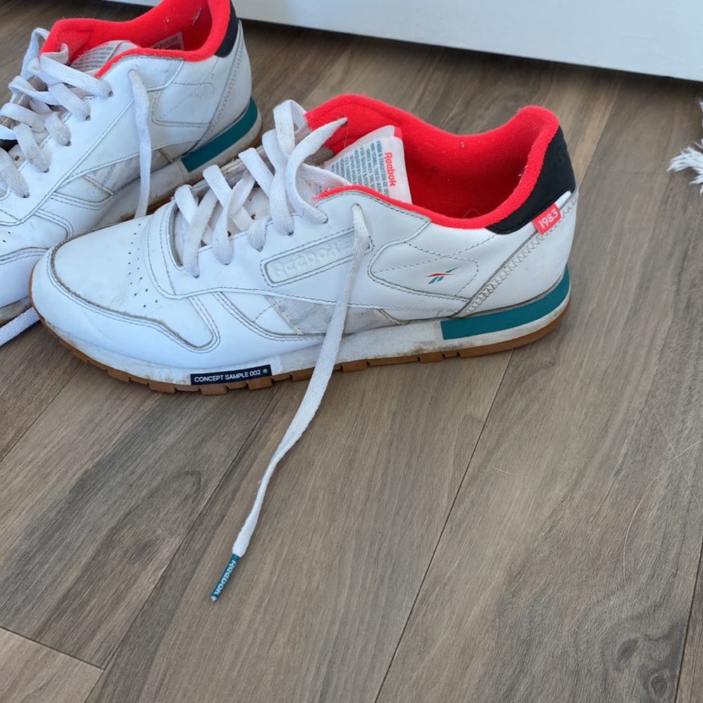White leather Reeboks - Picture 3 of 7